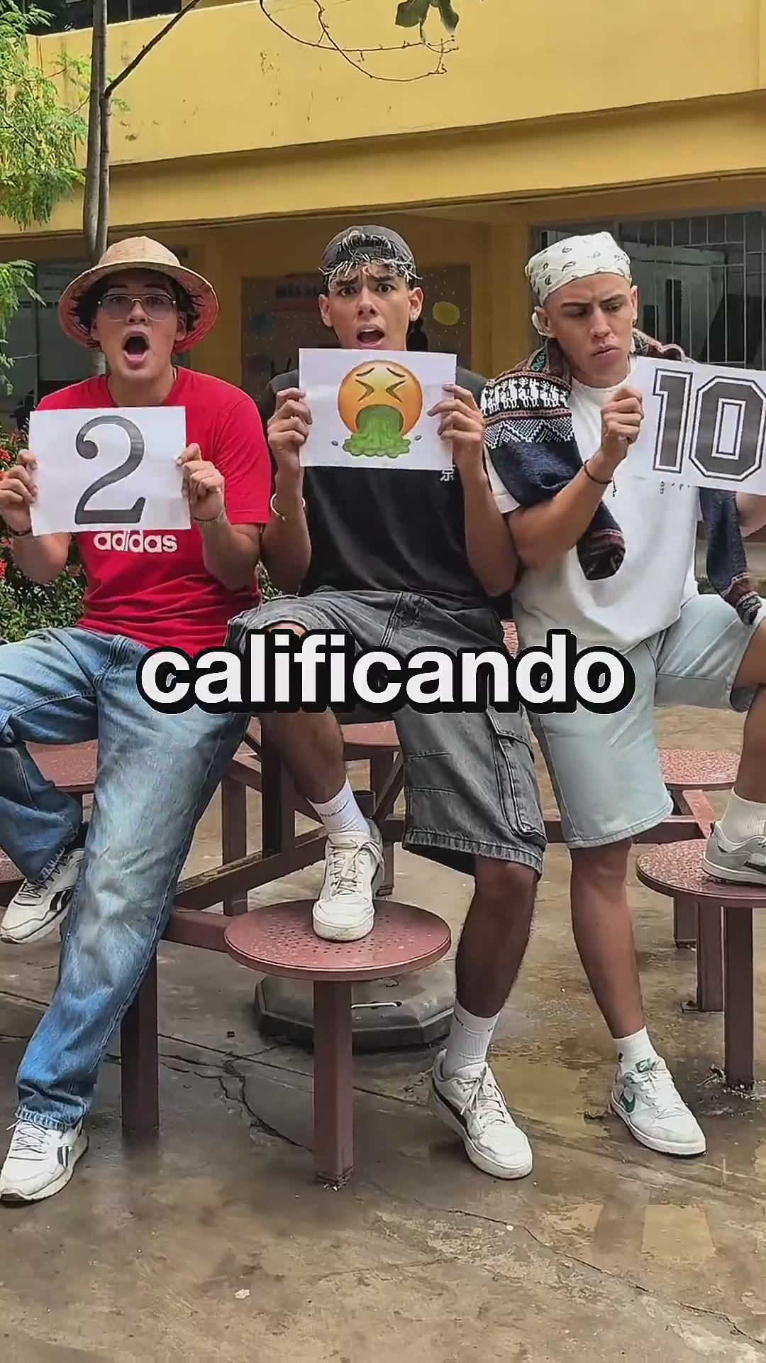 CALIFICAMOS TODO LO QUE VENDEN EN LA UNI 😵‍💫🤣 #humor #comedia #lospqliares #shorts