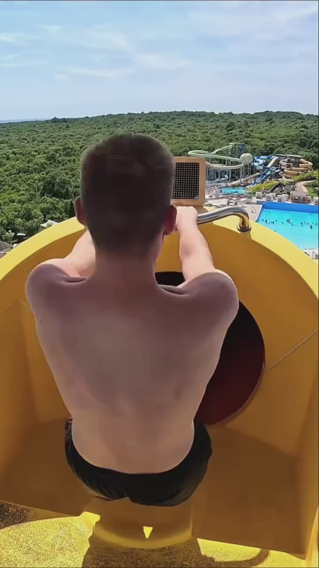 "¡El tobogán más loco del mundo! 😱💦"#shorts #tobogan #parqueacuatico #toboganmasloco #adrenalina
