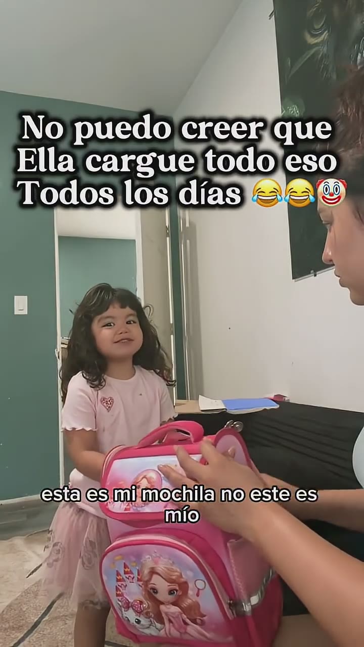 Le revise la mochila de dora 😂😂 #humor #madreehija #comedia #mamalife