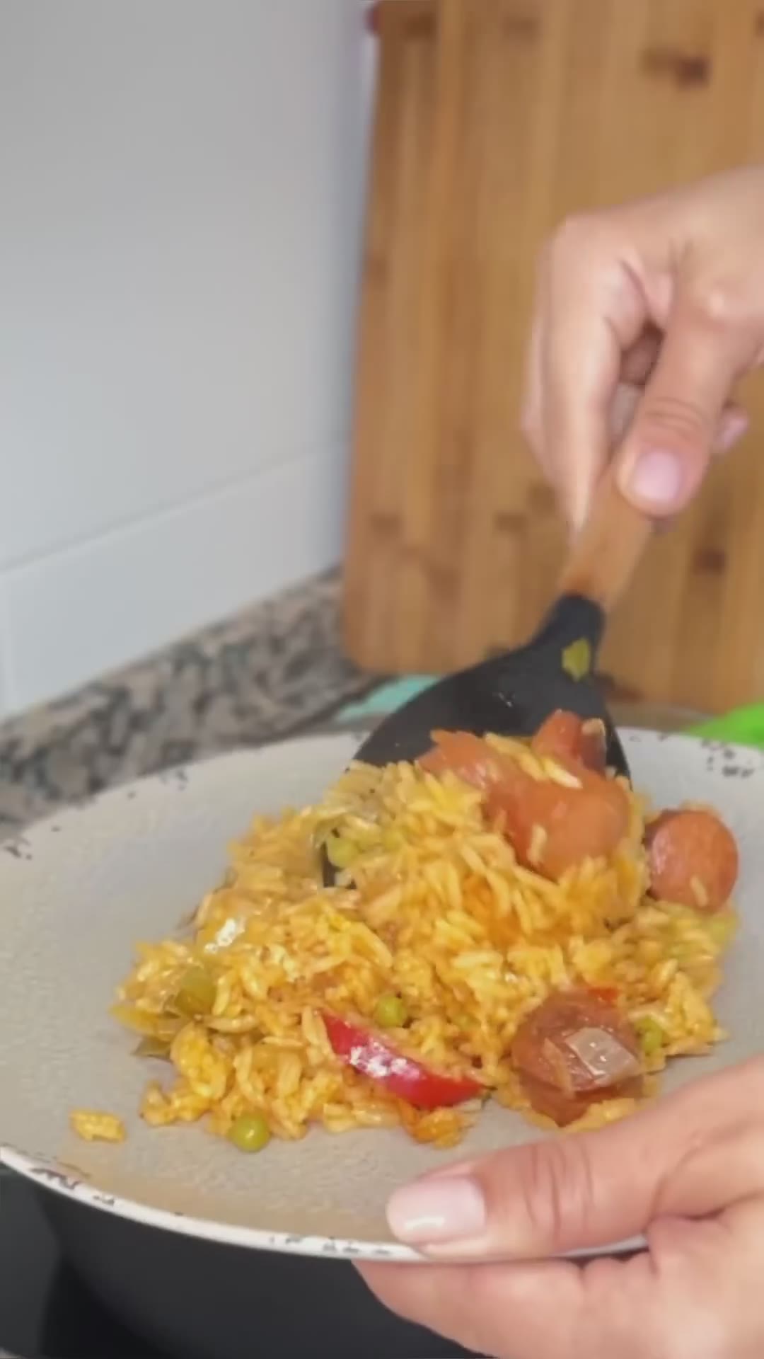 😋 Arroz con Salchichas: ¡Una Receta Rápida, Fácil y Deliciosa que te Encantará! 🎉 #ComidaRápida
