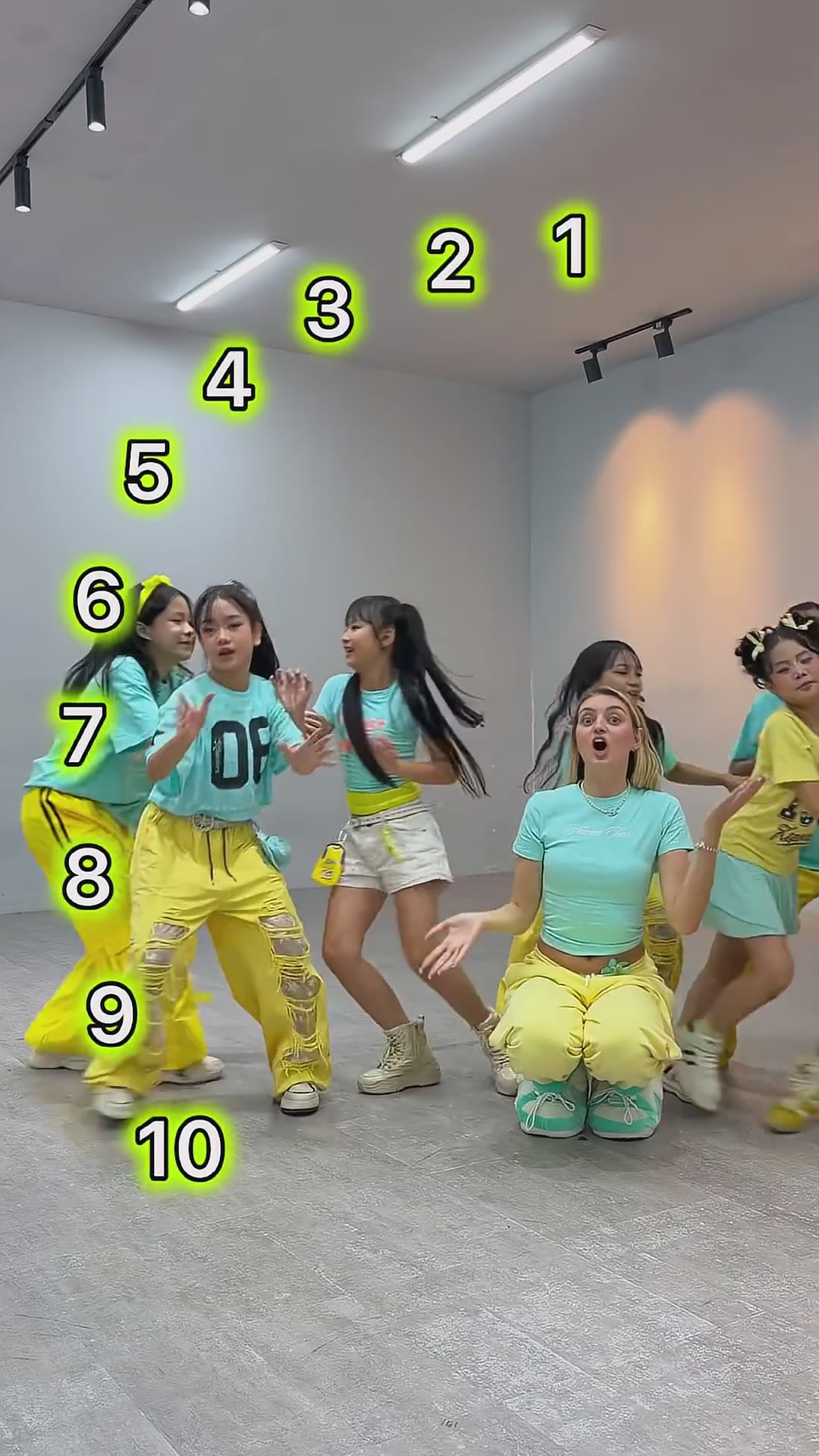 FALL GAME: Diana + Baby Warriors💛😍 Who Win?🏆🩵 #trending #shorts #tiktok #dance
