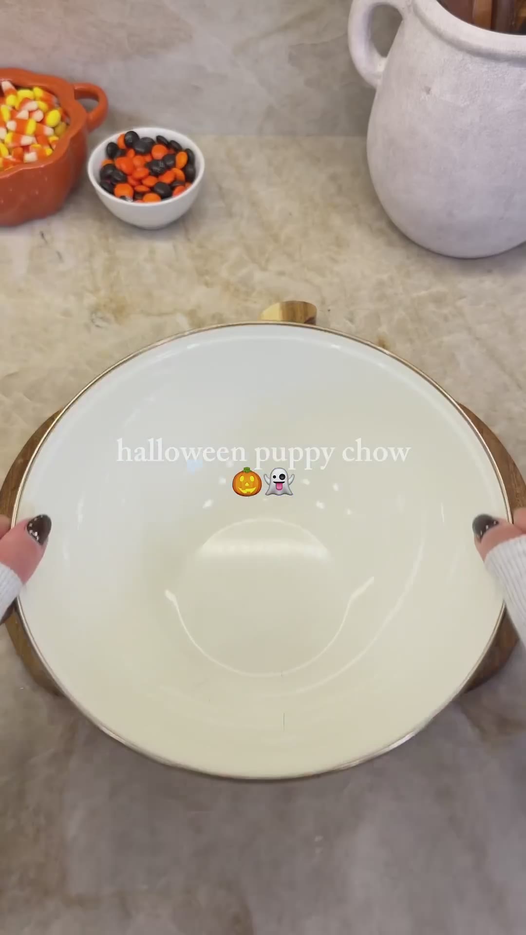 Halloween puppy chow 🎃 #dessertrecipe #halloweenrecipe #fall2026 #asmrvlog
