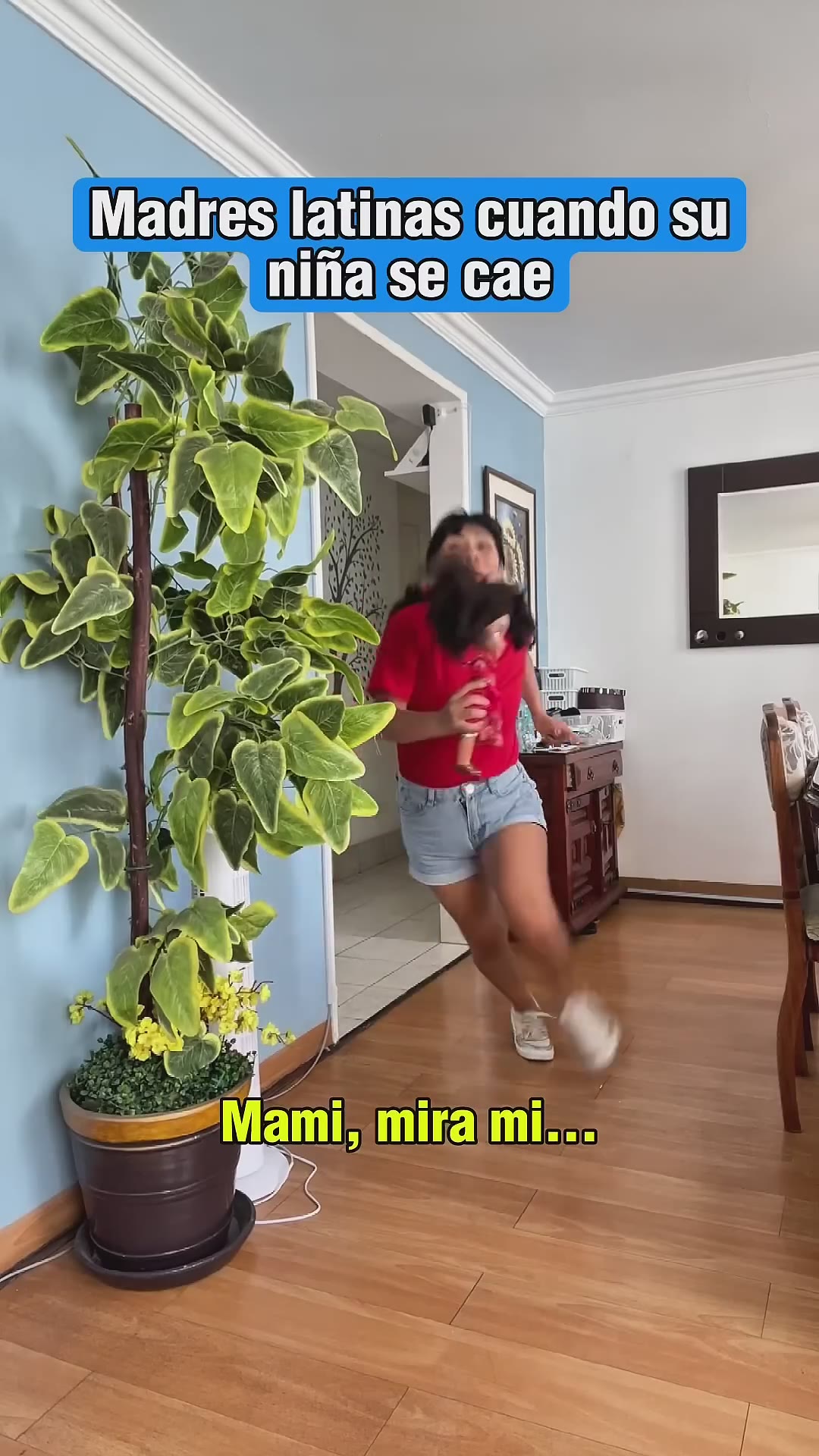 Madres latinas🥹🤣💕 Siempre resolviendo #shorts #humor #tiktokvideo #latina #comedia #funny #fyp