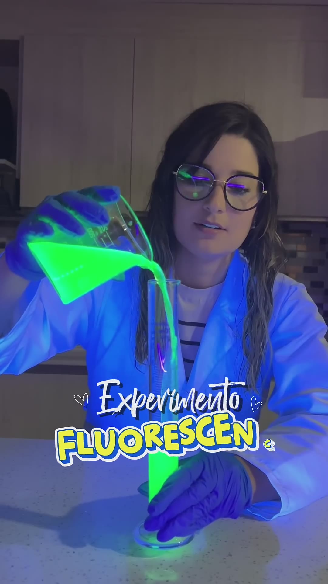 Un experimento muy fácil: Agua fluorescente.