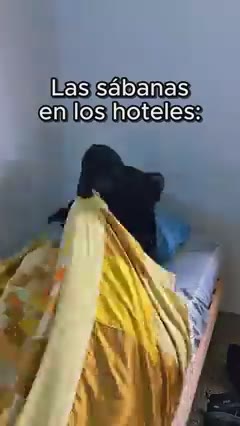 El colchón se traga todo 🛌 #humor #comedia #hoteles #memes #risas