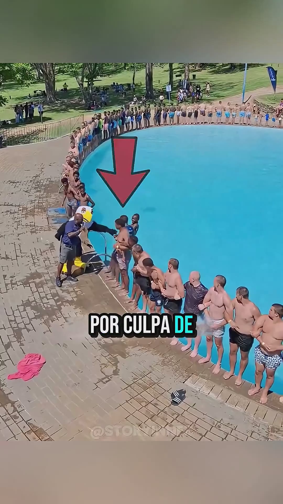 ¡Dos niños arruinaron la piscina para todos!#shorts #shortvideo #viral #viralvideo #trending