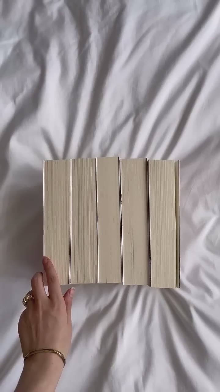 Books With Insane Plot Twists 😯📚🔖#bookrecommendations #booksuggestions #bookstoread #booktok