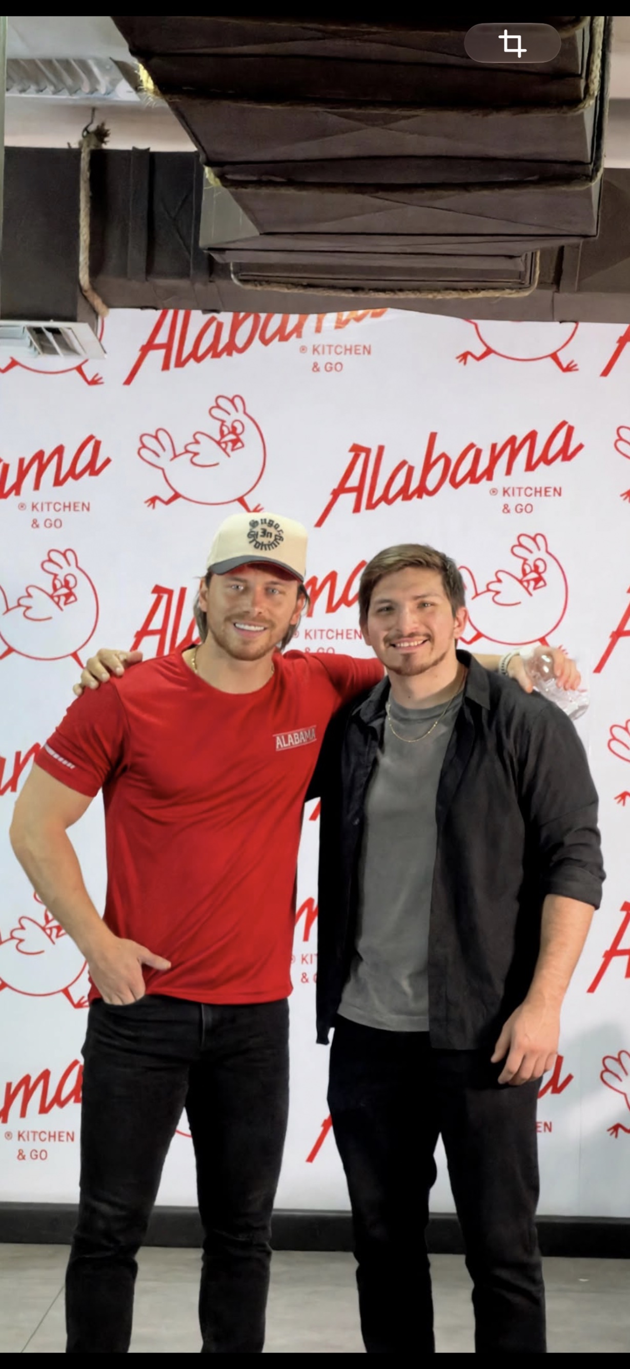 Que chingón poder coincidir en el meet & greet de Alabama Kitchen & Go en cd Juárez. Con mi carnalito Aldo de nigris Buena vibra y buena plática 🤝🏼

@aldotdenigris 

📍 @alabamakitchenandgo 

#alabamakitchenandgo #aldodenigris #ciudadjuárez #meetandgreetgoals
