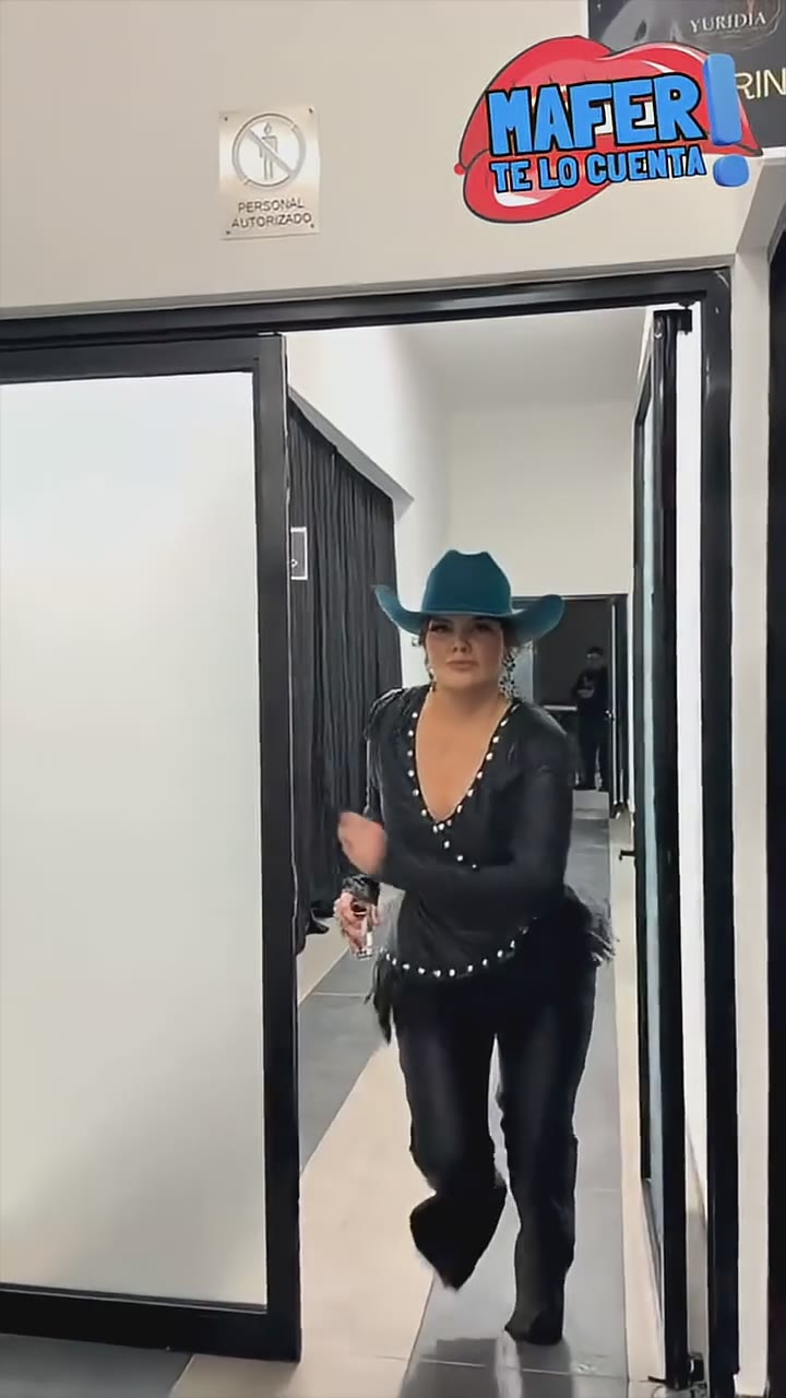 Yuridia presume su millonario jardín en su mansión #chisme #noticias
