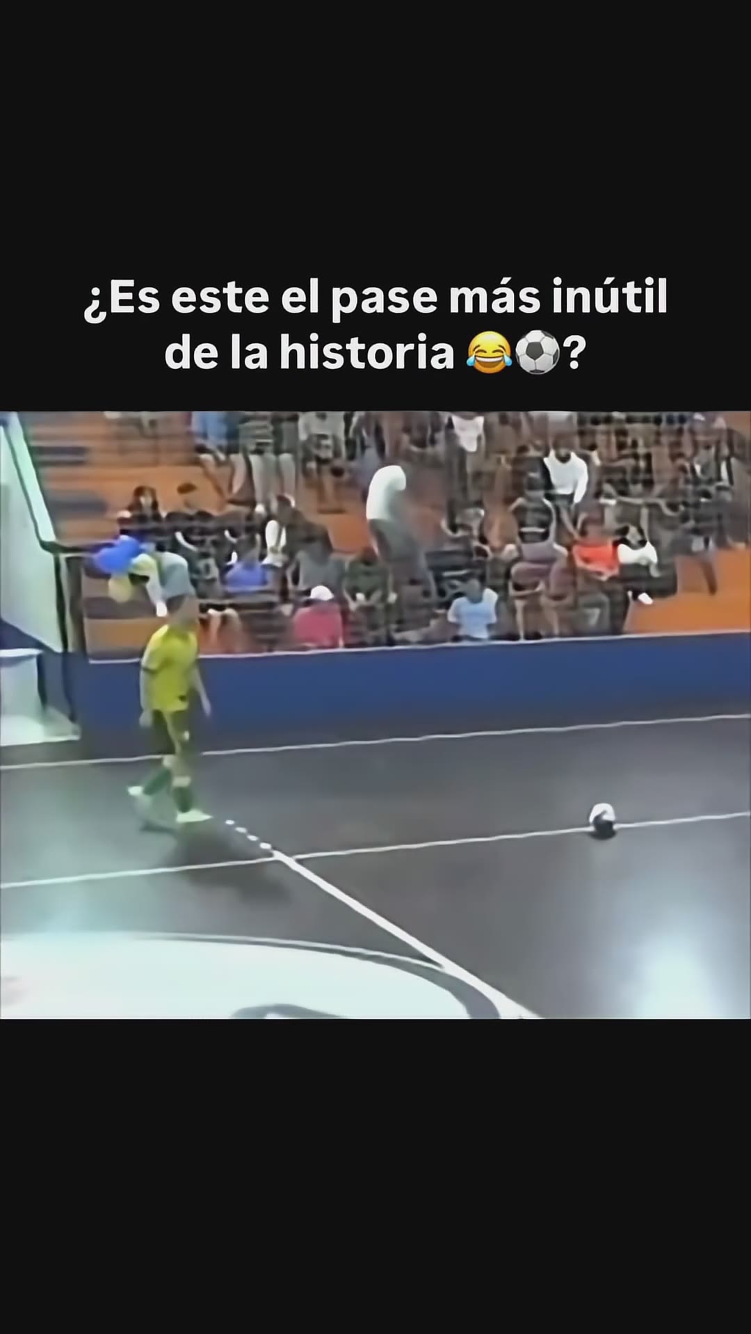 El pase más inútil de la historia 😂 #futbol #football #memes #funny #argentina #mexico #fifa #fyp