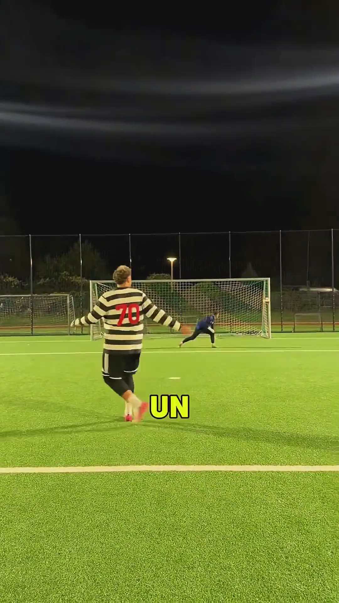 ¡El Balón de Fútbol Que Más Curva en la Historia! 🤯 #sports #shorts #core