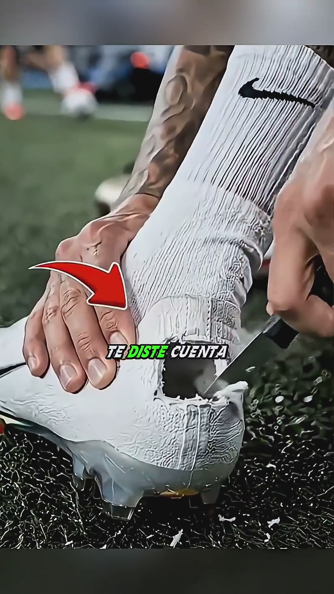 ¿Por qué los futbolistas rompen sus botas? 🤯#futbol #soccer #curiosidades #botasdefútbol #shorts