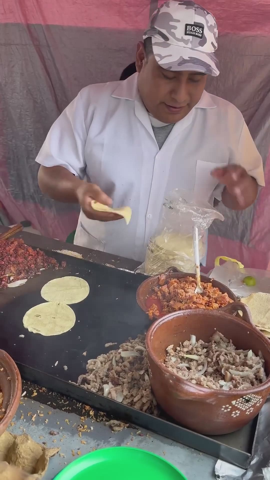 Tacos de guisado afuera del metro Salto del agua #Tacos #Guisado #foodie #viral #parati