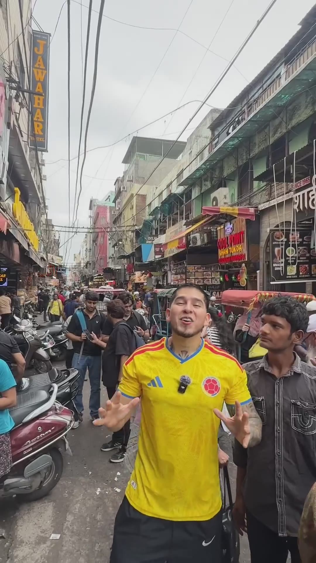 Probando comida callejera en la India 🇮🇳😭🥴 #viral #colombia #india #food #travel #recetas