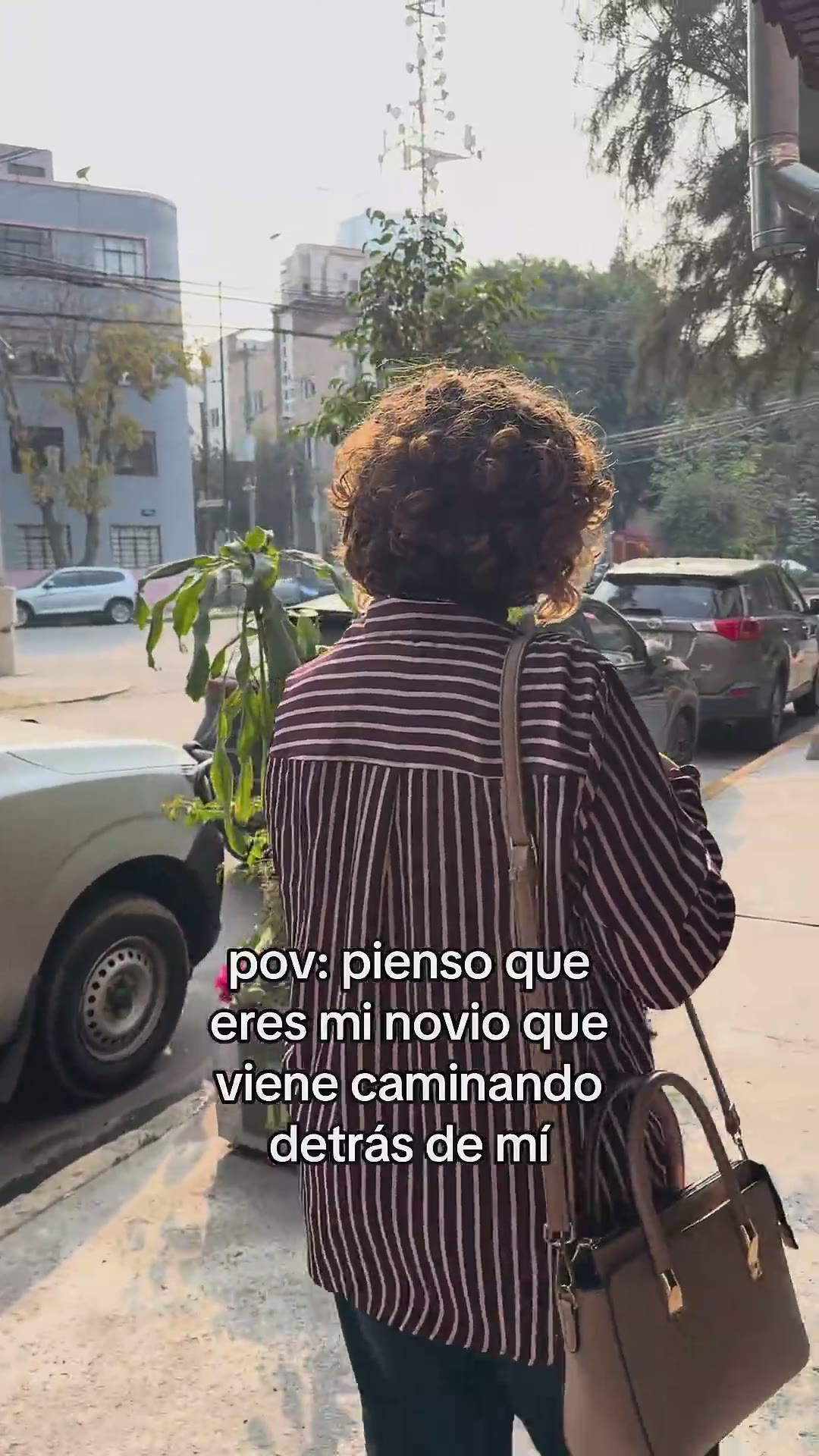 pov: pienso que eres mi novio que viene caminando detrás de mí #mexico #humor #novios #pareja #pov