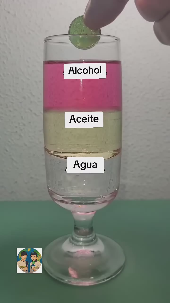 Experimento 🧪 para explicar la diferencia de densidad entre líquidos 💧🤯 #geoadictos #experimento
