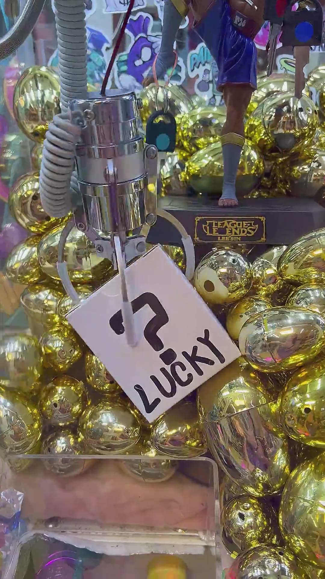 What treasure is hidden inside the claw machine?! Part 169 #arcade #clawmachine #prize