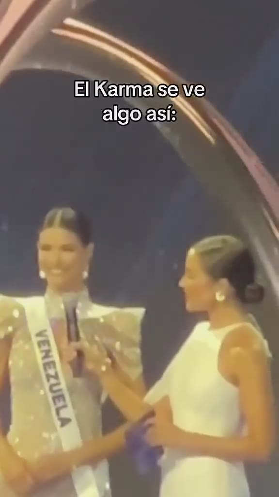 Y le tocó coronarla, más karma aun🫢#venezuela #missuniverse #shortvideo #missuniverso #shorts