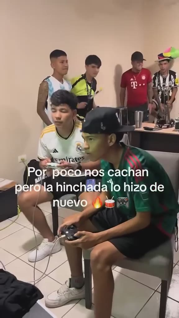 POR POCO NOS CACHAN | JUGANDO AL FIFA CON HINCHADA REAL 🤣| #mexico #futbol #viralvideo