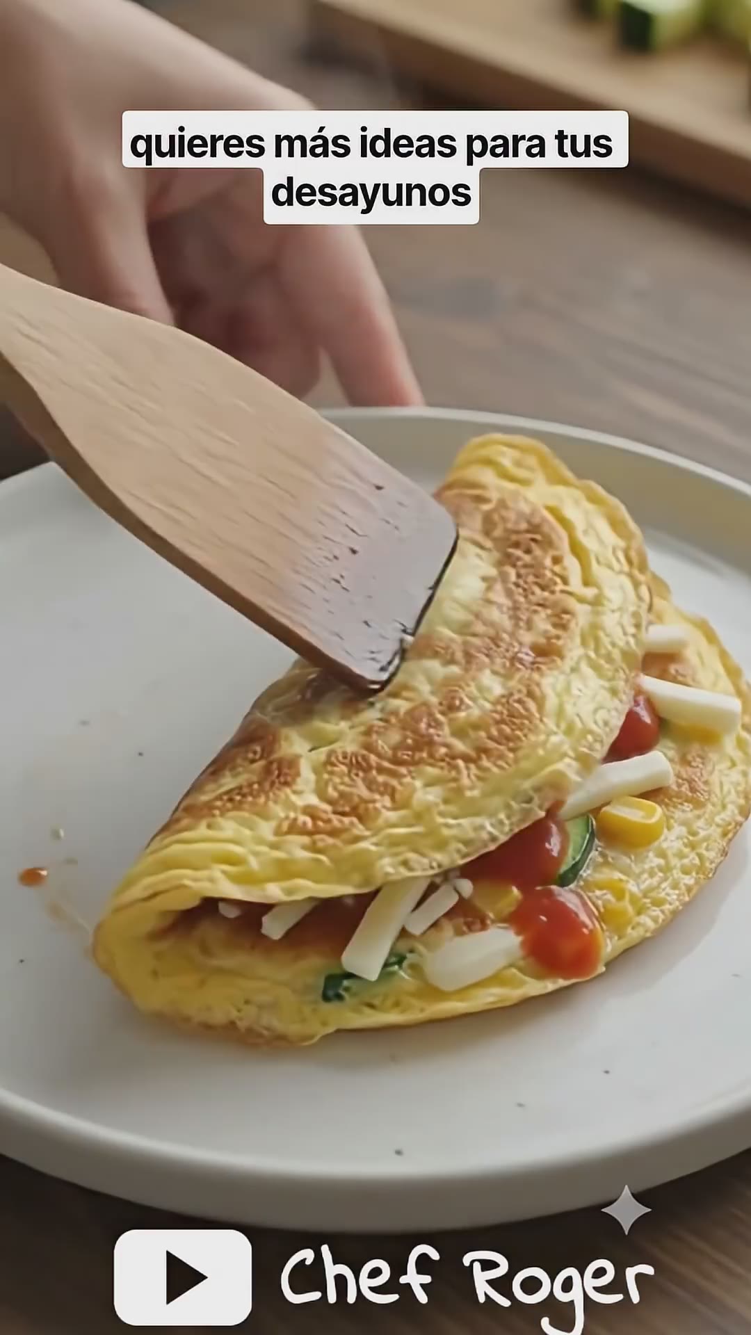 ¡ESTOS HUEVOS tienen MUCHAS VERDURAS y quedan INCREÍBLES! 🥚🌽🥒 #chefroger #desayuno #huevos